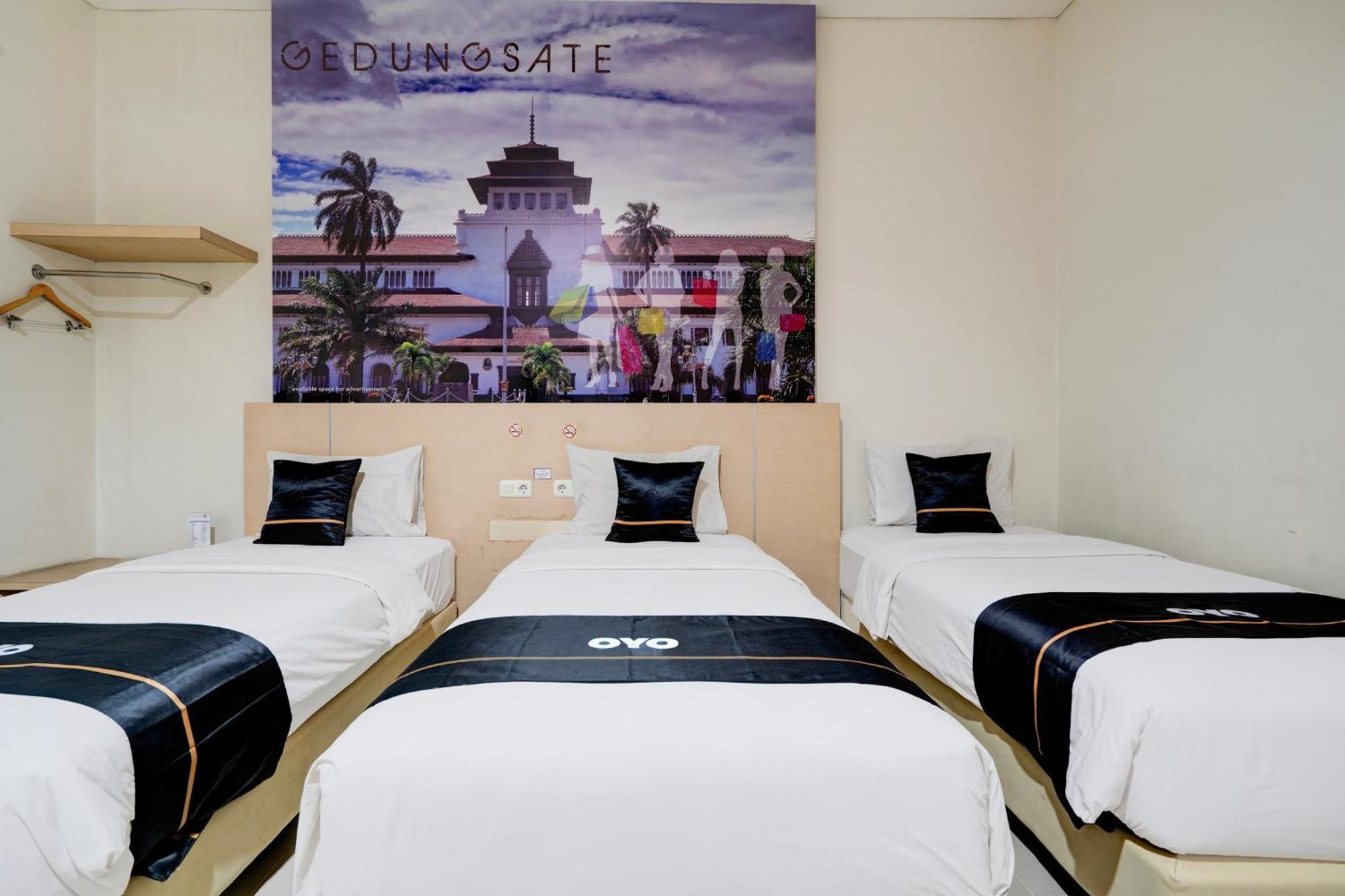 Townhouse Oak Cihampelas Near Ciwalk Formerly Promenade Hotel Bandung Esterno foto